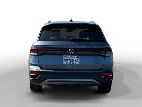 Certified 2025 Volkswagen Taos SE w/ Panoramic Sunroof Package FWD image 4