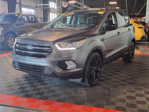 Used 2018 Ford Escape SE w/ SE Sport Appearance Package AWD/4WD image 4