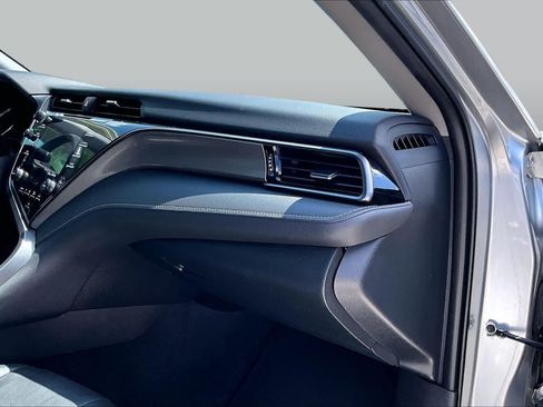 Used 2020 Toyota Camry XSE FWD image 17