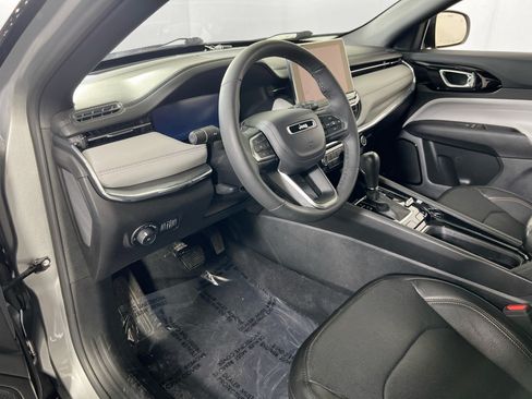 Used 2023 Jeep Compass Limited w/ Elite Group AWD/4WD image 9