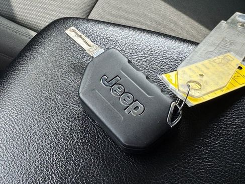 Used 2022 Jeep Wrangler Sport AWD/4WD image 30