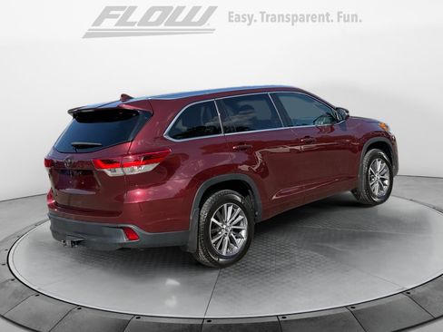 Used 2018 Toyota Highlander XLE AWD/4WD image 9
