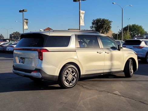 New 2026 Kia Carnival EX FWD image 5