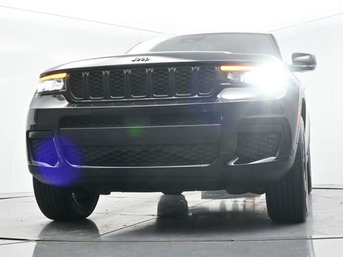 Used 2023 Jeep Grand Cherokee L Laredo AWD/4WD image 41