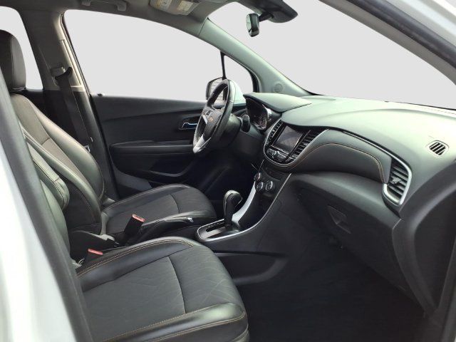 Used 2020 Chevrolet Trax LT w/ LT Convenience Package AWD/4WD image 16