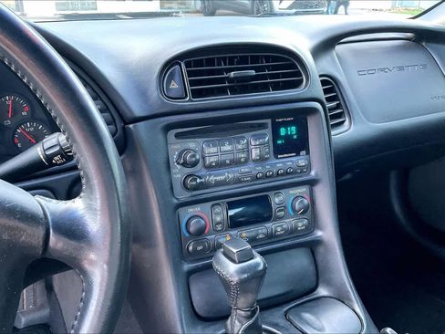 Used 2004 Chevrolet Corvette Coupe w/ Preferred Equipment Group RWD image 6