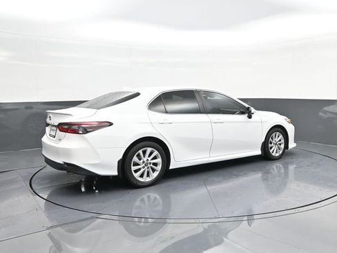 Used 2022 Toyota Camry LE FWD image 15