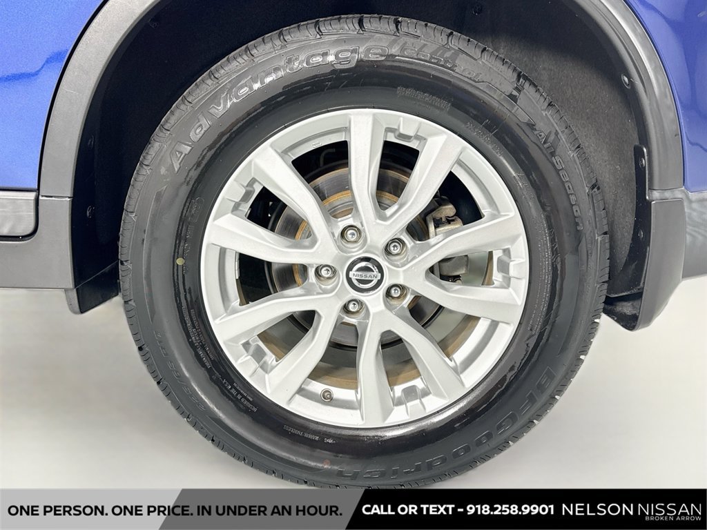 Certified 2017 Nissan Rogue SV w/ SV Premium Package FWD image 30
