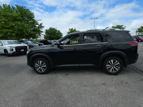Used 2024 Nissan Pathfinder SL AWD/4WD image 1