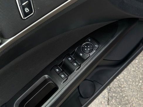 Used 2017 Ford Fusion SE w/ Fusion SE Technology Package FWD image 12