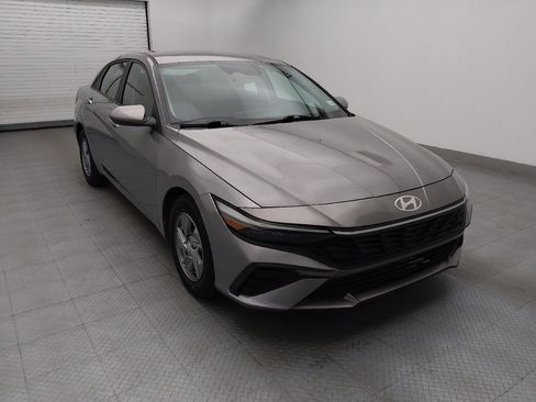 Used 2024 Hyundai Elantra SE FWD image 13