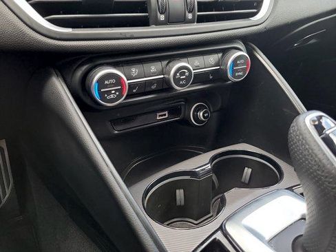 Used 2022 Alfa Romeo Giulia Veloce RWD image 29
