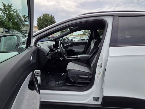 Certified 2023 Volkswagen ID.4 Pro AWD/4WD image 15