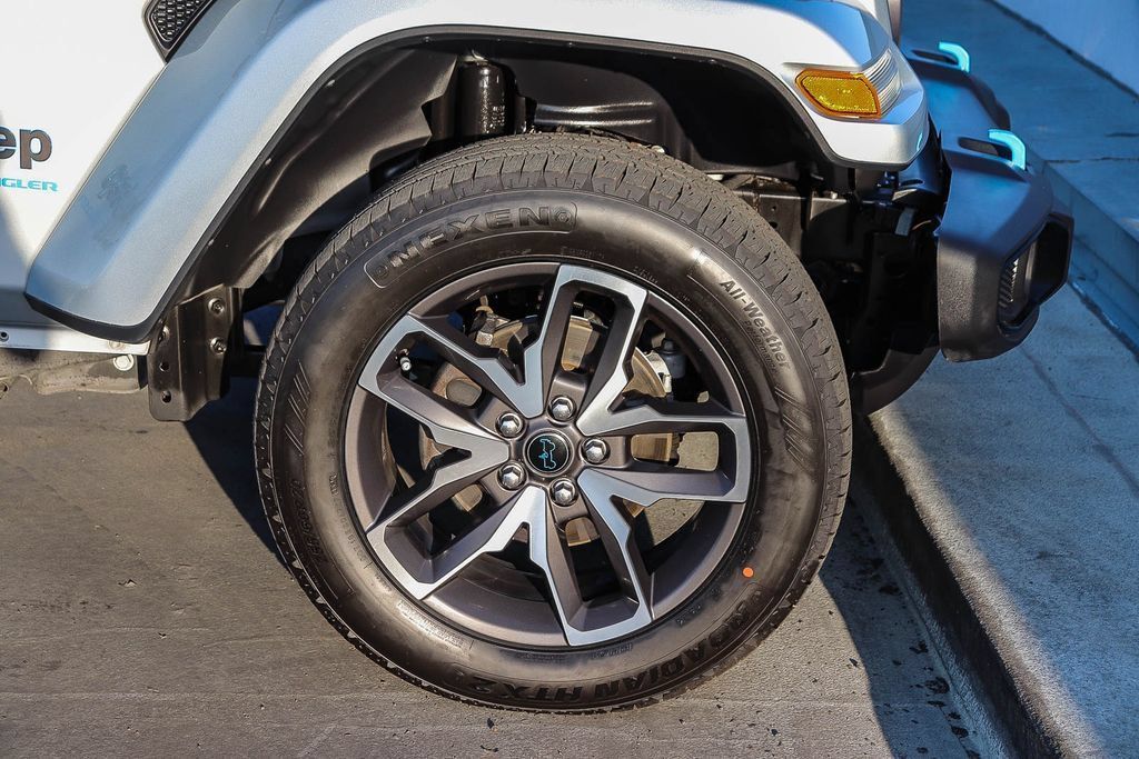 Used 2024 Jeep Wrangler Unlimited AWD/4WD image 11
