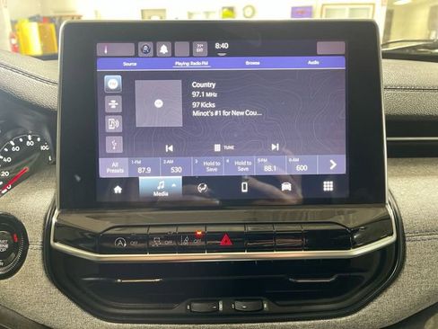 Used 2024 Jeep Compass Latitude AWD/4WD image 16