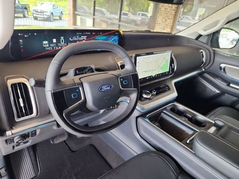 New 2025 Ford Expedition Platinum w/ Driver's Package image 15