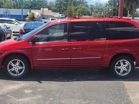 Used 2004 Chrysler Town & Country Limited FWD image 3