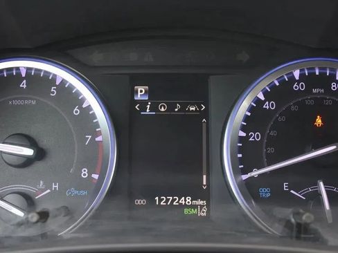 Used 2019 Toyota Highlander Limited image 12