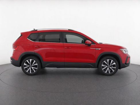 Used 2023 Volkswagen Taos SE FWD image 8