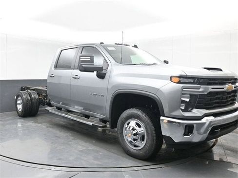 New 2026 Chevrolet Silverado 3500 LT w/ Convenience Package image 2