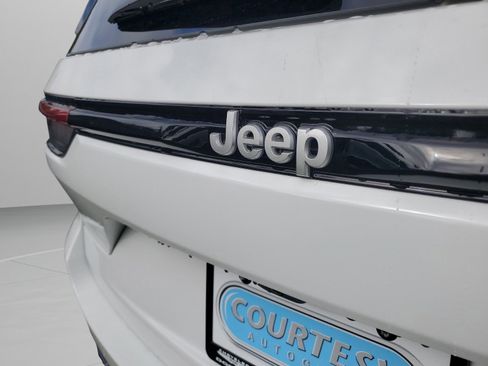 New 2025 Jeep Grand Cherokee Limited RWD image 30