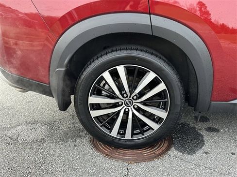 Certified 2024 Nissan Pathfinder Platinum w/ Black Appearance Package image 18