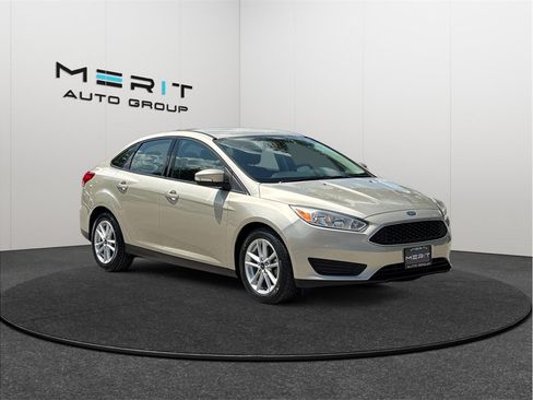 Used 2017 Ford Focus SE FWD image 1