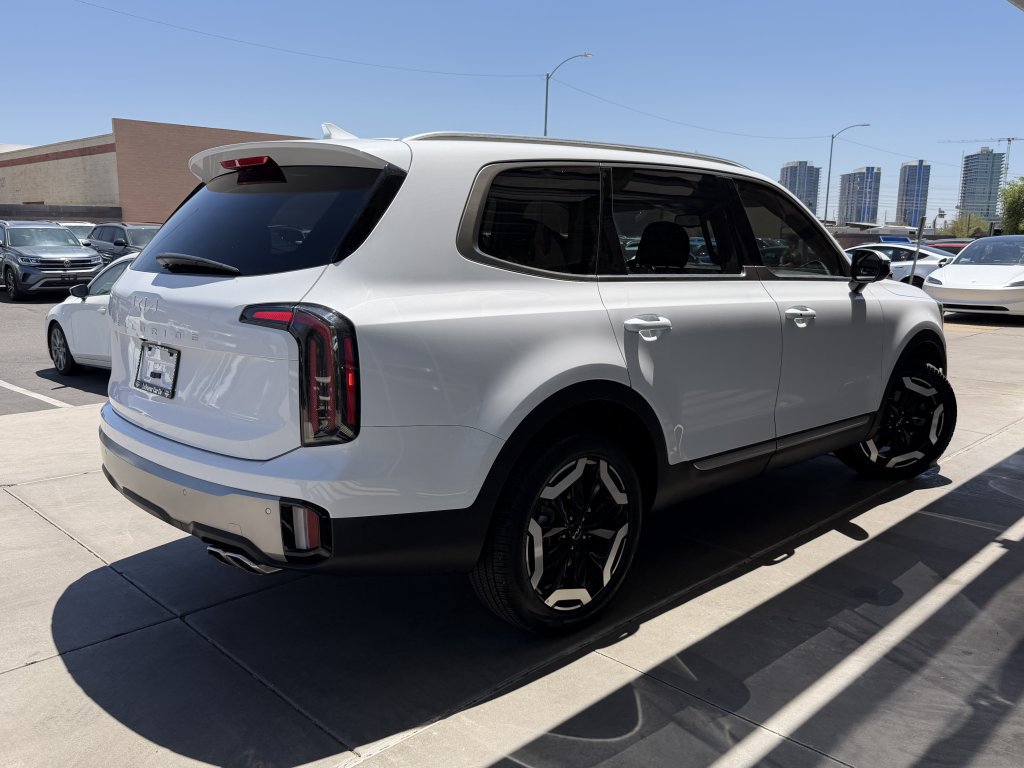 Used 2025 Kia Telluride EX w/ EX Captain's Chair Package FWD image 4