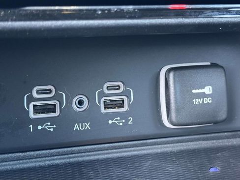 Used 2025 Jeep Grand Cherokee Altitude AWD/4WD image 21