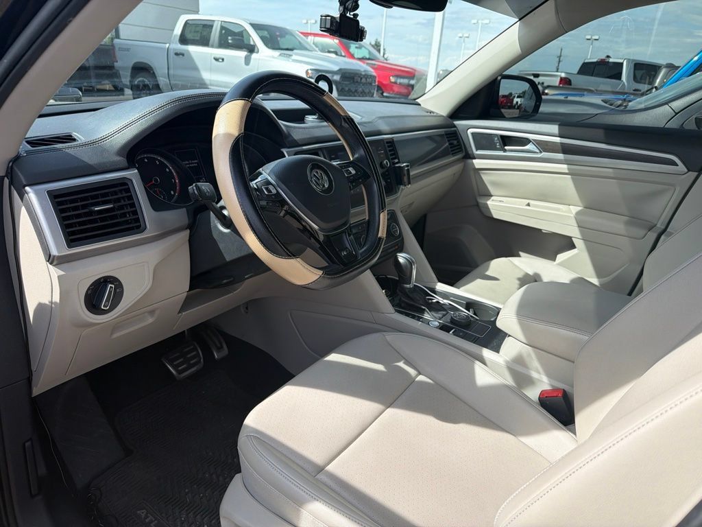 Used 2019 Volkswagen Atlas SE w/ Panoramic Sunroof Package AWD/4WD image 2