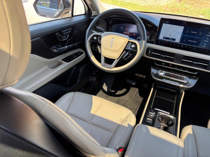 Certified 2025 Lincoln Corsair Grand Touring AWD/4WD image 12