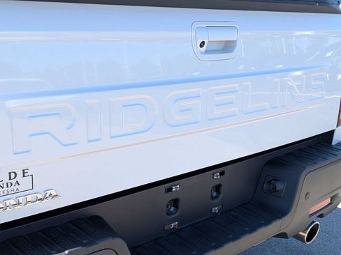 Used 2025 Honda Ridgeline Black Edition image 11