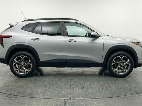 Used 2025 Chevrolet Trax LT image 9