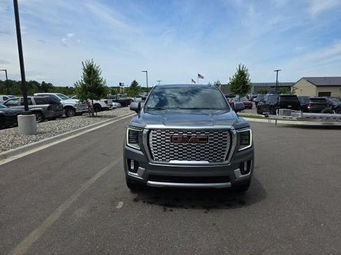 Used 2021 GMC Yukon Denali w/ Denali Premium Package AWD/4WD image 2