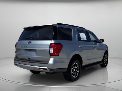 Used 2024 Ford Expedition XLT image 3