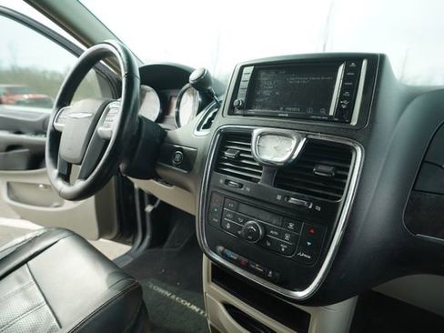 Used 2013 Chrysler Town & Country Touring-L w/ Driver Convenience Group image 33