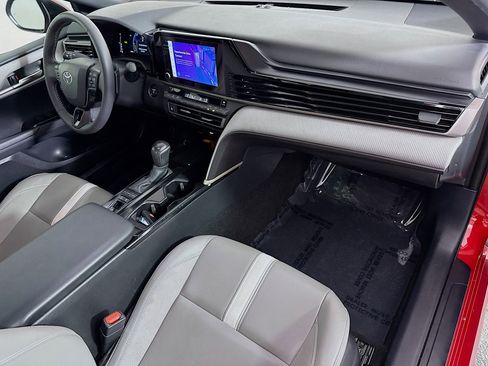 Used 2025 Toyota Camry SE w/ Convenience Package FWD image 30