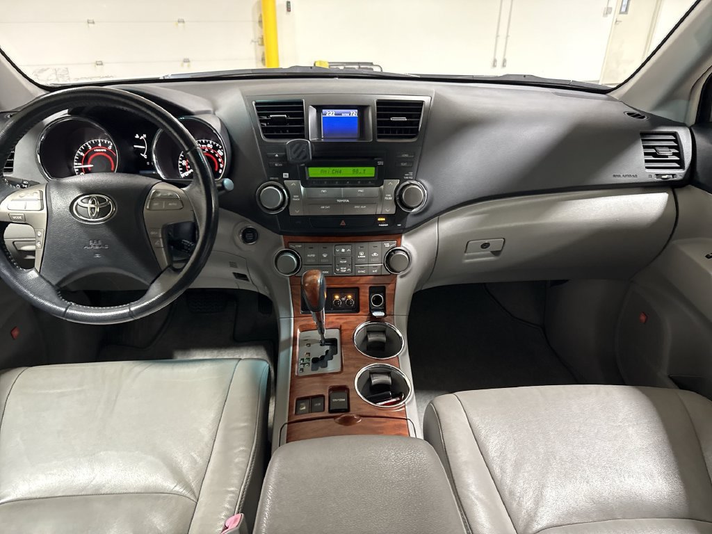 Used 2010 Toyota Highlander Limited AWD/4WD image 10
