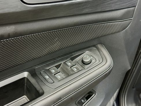 Used 2024 Volkswagen Atlas Cross Sport SE image 15