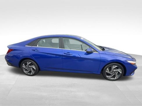 Certified 2024 Hyundai Elantra Limited FWD image 9