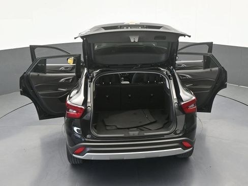 Used 2025 Chevrolet Trax LT FWD image 64