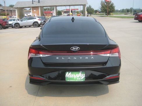 Used 2023 Hyundai Elantra SEL w/ Convenience Package FWD image 6