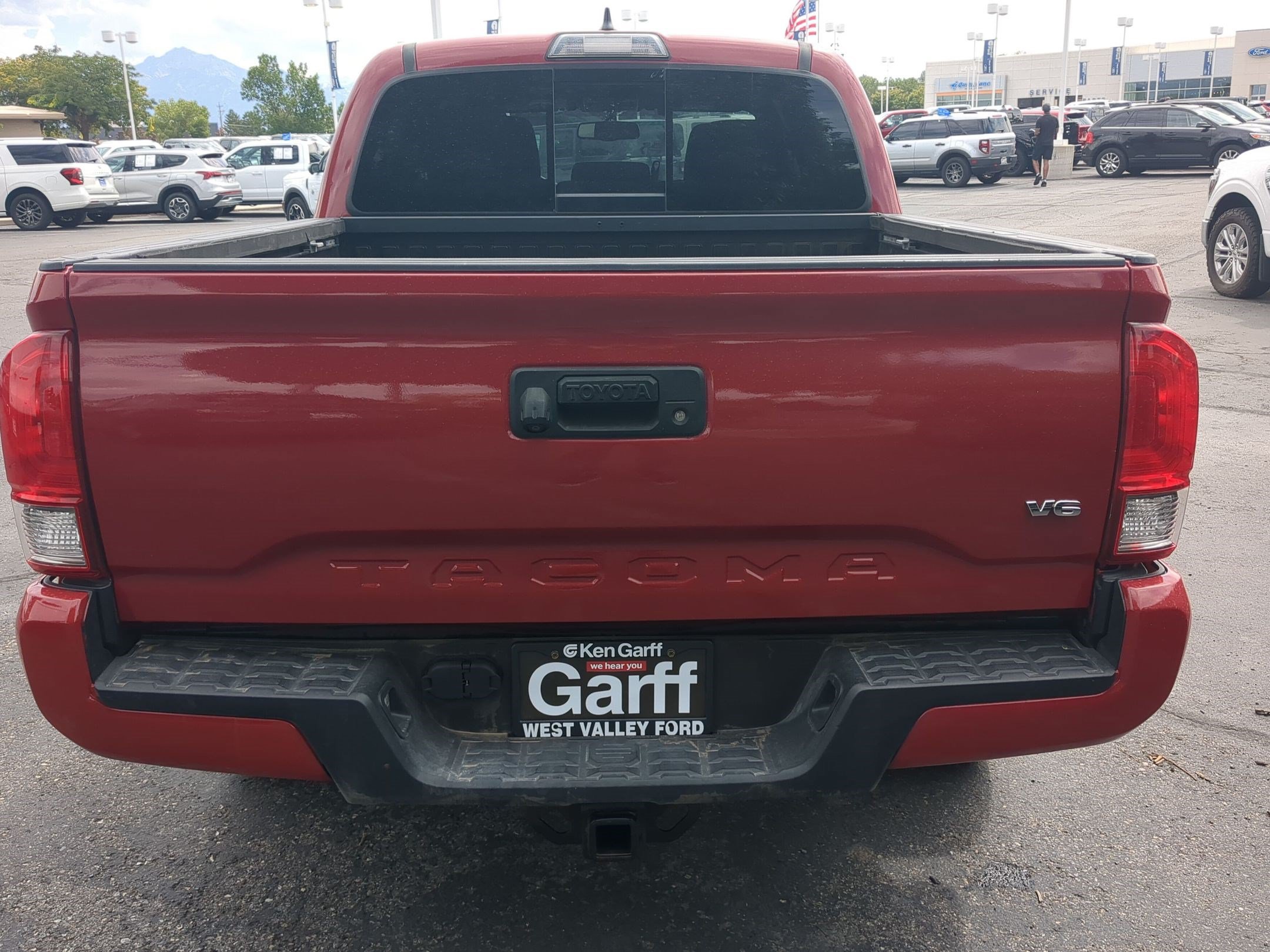 Used 2017 Toyota Tacoma TRD Sport w/ Tow Package (A/T) AWD/4WD image 5