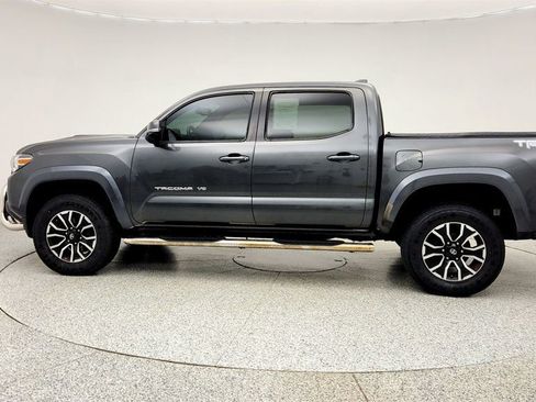 Used 2017 Toyota Tacoma TRD Sport w/ Premium & Technology Package RWD image 8