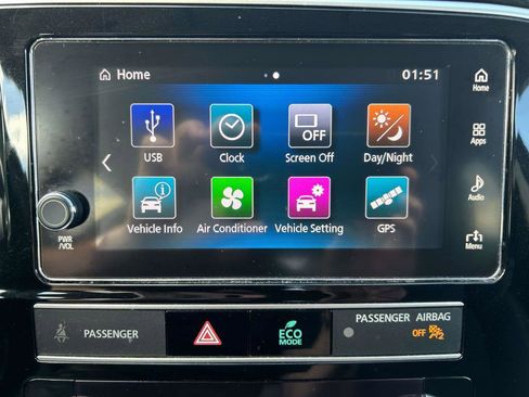 Used 2019 Mitsubishi Outlander SE image 24