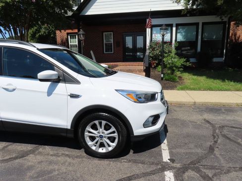 Used 2018 Ford Escape SE FWD image 10