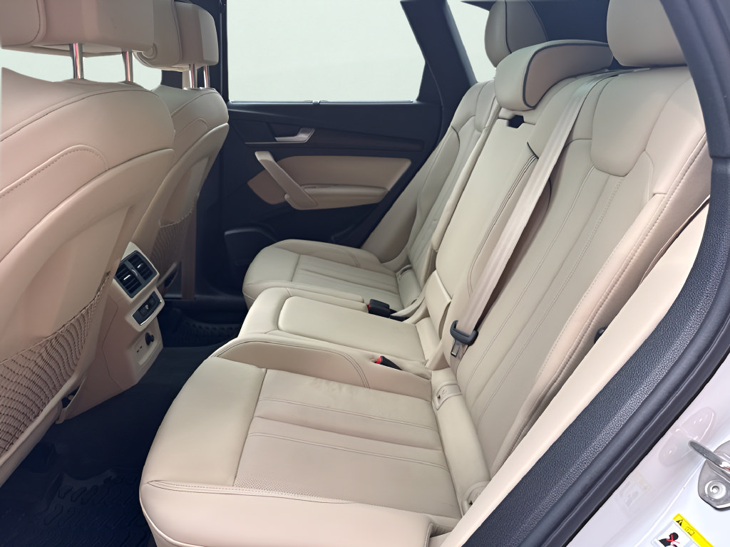 Used 2024 Audi Q5 e Premium Plus w/ Premium Plus Package AWD/4WD image 37