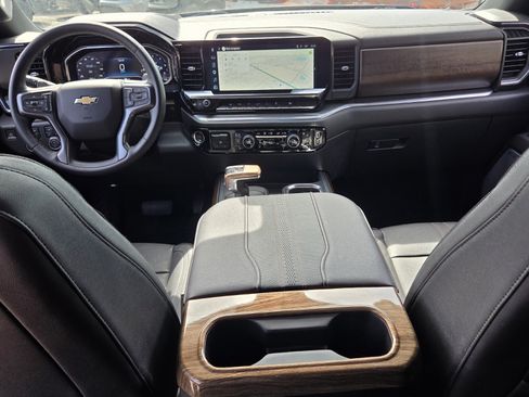 Certified 2024 Chevrolet Silverado 1500 High Country w/ High Country Premium Package AWD/4WD image 16
