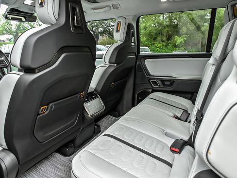 Used 2023 Rivian R1S Adventure AWD/4WD image 20