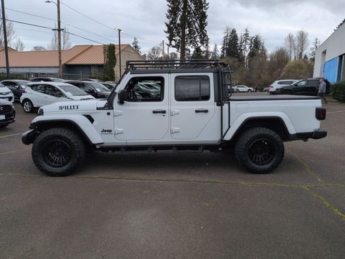 Used 2022 Jeep Gladiator Willys image 2